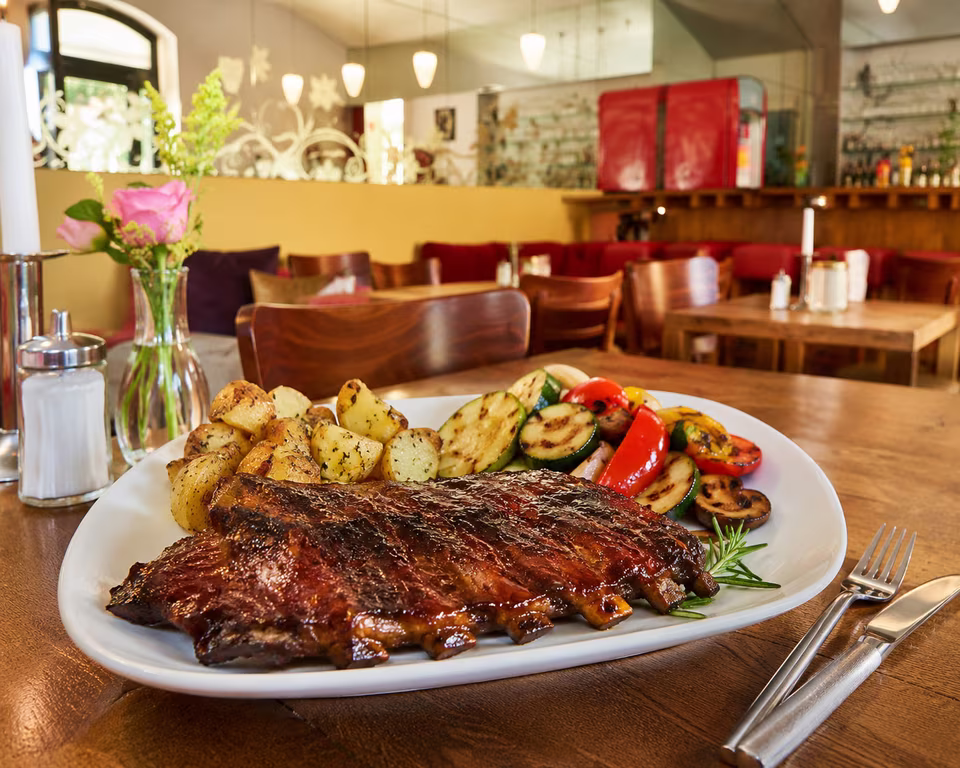 Spare ribs at Matzbach restaurant on the Bergmannkiez