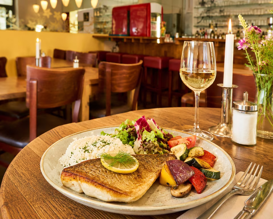 Pan-fried pike-perch fillet as a main course at Matzbach restaurant on the Bergmannkiez