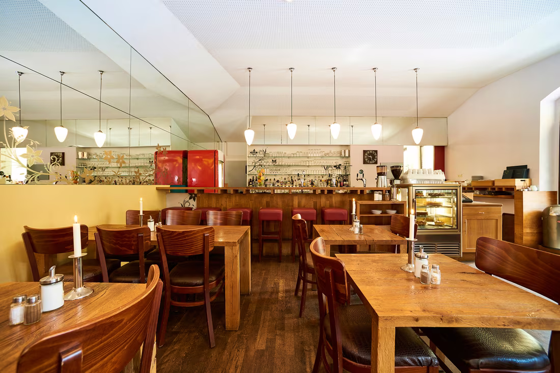 Cosy seating corner with red velvet benches at Matzbach restaurant in Berlin-Kreuzberg